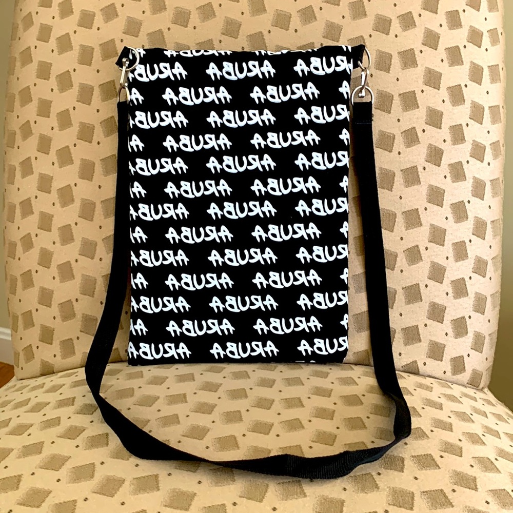 🍾 HOST PICK 🍾 🏝 Aruba Souvenir Travel Bag 🏝 - Picture 2 of 7